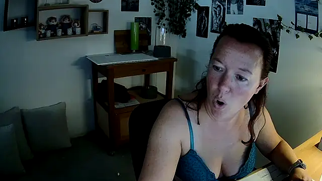 Snapshot of AnyaKrey@xh chatting on October 19, 2025, 11:55 am AnyaKreyxh online show from October 19, 2025, 11:55 am