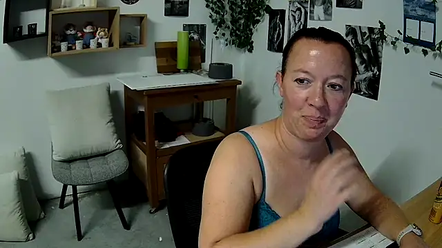 Snapshot of AnyaKrey@xh chatting on October 26, 2025, 12:22 pm AnyaKreyxh online show from October 26, 2025, 12:22 pm