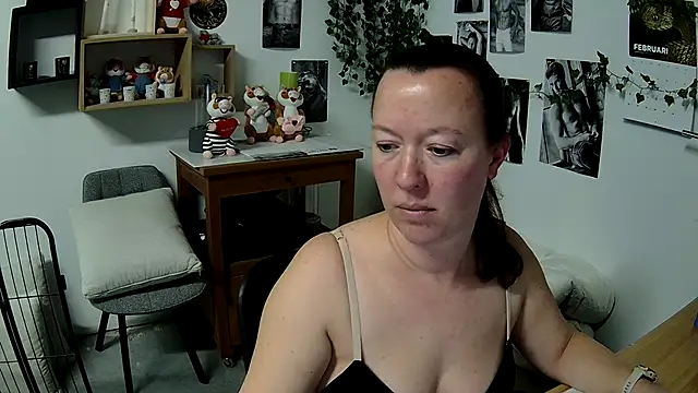 Snapshot of AnyaKrey@xh chatting on February 20, 2026, 11:43 am AnyaKreyxh online show from February 20, 2026, 11:43 am