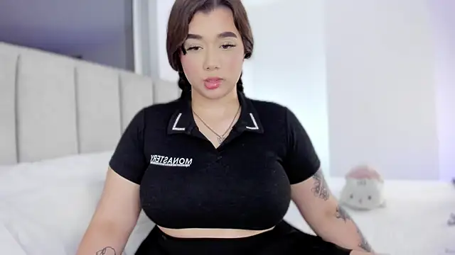 Snapshot of Foxxy222_ chatting on December 27, 2024, 12:50 am Foxxy222 online show from December 27, 2024, 12:50 am