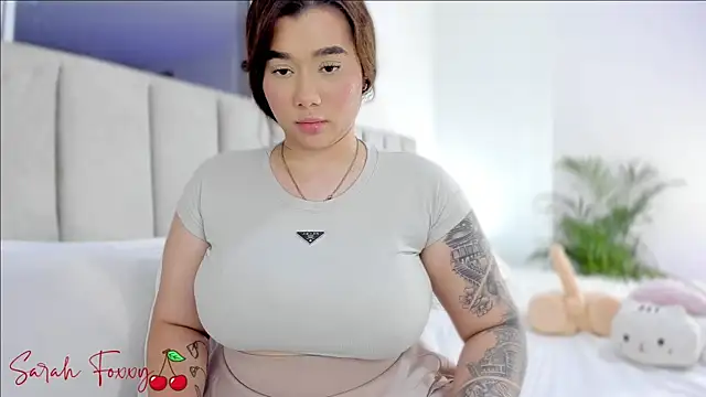 Snapshot of Foxxy222_ chatting on February 19, 2025, 12:57 am Foxxy222 online show from February 19, 2025, 12:57 am