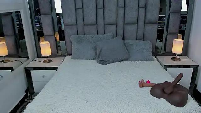 EMMAHILL1 online show from December 15, 2025, 11:03 am