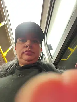 Abril Luv online show from March 1, 2025, 10:34 am