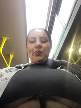 Abril Luv online show from March 13, 2025, 12:37 am