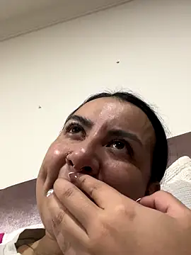 Abril Luv online show from September 10, 2025, 1:49 am