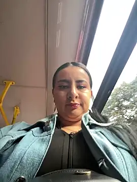 Abril Luv online show from December 21, 2025, 11:50 am