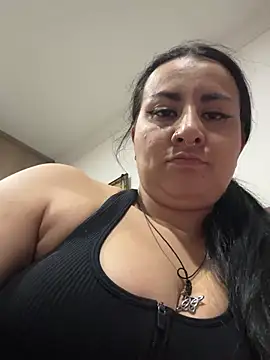 Abril Luv online show from February 5, 2026, 1:32 am