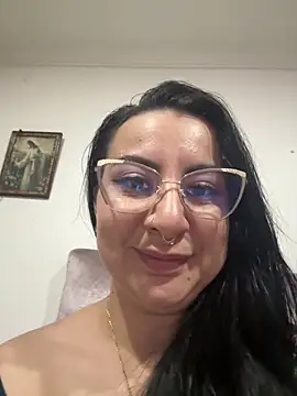 Abril Luv online show from March 28, 2026, 2:00 am