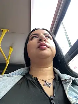 Abril Luv online show from April 10, 2026, 12:10 pm