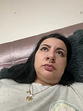 Abril Luv online show from June 1, 2026, 1:07 am