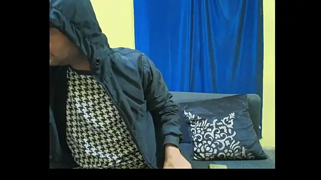 Snapshot of Cute_boy2000 chatting on November 25, 2025, 12:32 am Cute boy2000 online show from November 25, 2025, 12:32 am