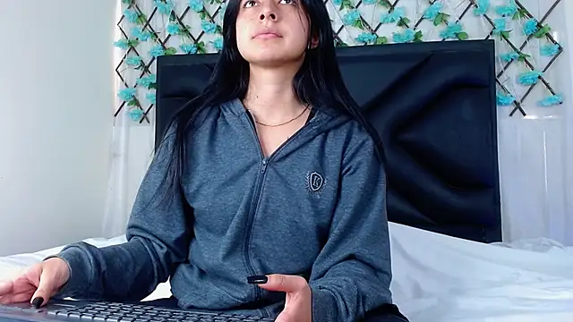 Snapshot of EmmaWilliamss chatting on September 30, 2025, 4:12 pm EmmaWilliamss online show from September 30, 2025, 4:12 pm