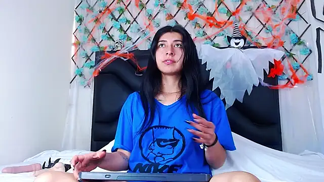 EmmaWilliamss online show from October 14, 2025, 3:35 pm