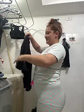 Snapshot of EmilyBarragan chatting on January 21, 2025, 7:04 am EmilyBarragan online show from January 21, 2025, 7:04 am