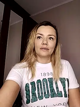 KrissSexi online show from October 23, 2025, 5:18 am