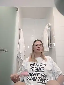 KrissSexi online show from November 11, 2025, 7:30 am