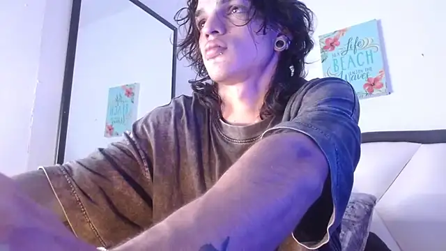 Snapshot of AlbertBernal69 chatting on October 15, 2025, 3:06 am AlbertBernal69 online show from October 15, 2025, 3:06 am