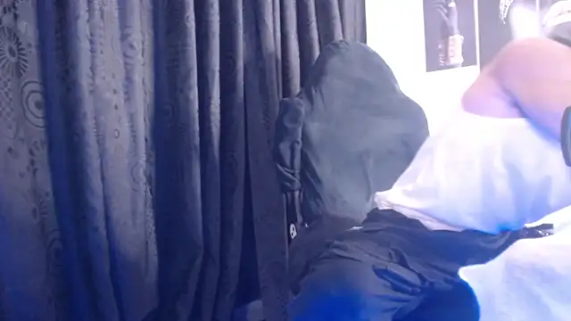 Snapshot of AlbertBernal69 chatting on October 19, 2025, 3:40 am AlbertBernal69 online show from October 19, 2025, 3:40 am