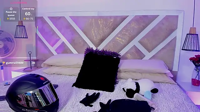 ZiaCalifa online show from April 6, 2026, 11:22 am