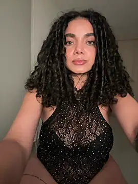 Snapshot of Mariecurl chatting on February 13, 2026, 11:23 pm Mariecurl online show from February 13, 2026, 11:23 pm