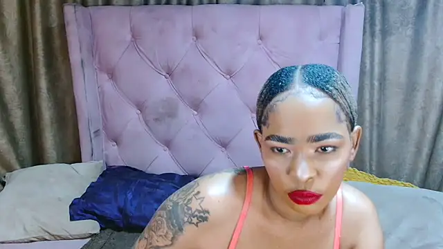 Snapshot of AFRICANGODDESSXXX chatting on October 31, 2025, 12:44 am AFRICANGODDESSXXX online show from October 31, 2025, 12:44 am