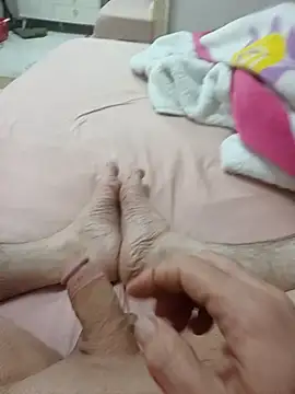 Snapshot of Hardapple01 chatting on March 19, 2025, 8:00 pm Hardapple01 online show from March 19, 2025, 8:00 pm