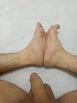 Snapshot of Hardapple01 chatting on October 19, 2025, 7:20 am Hardapple01 online show from October 19, 2025, 7:20 am