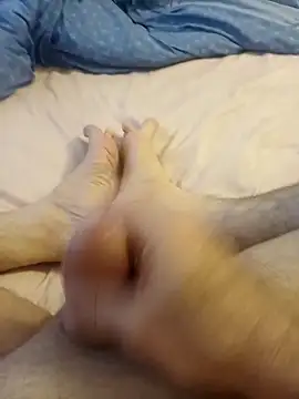 Snapshot of Hardapple01 chatting on November 16, 2025, 5:57 am Hardapple01 online show from November 16, 2025, 5:57 am