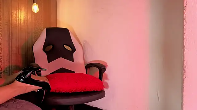 MishaKinki online show from November 22, 2025, 7:24 pm