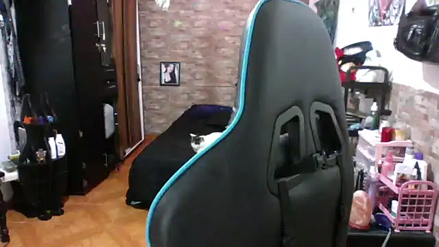 AngelaQueen  online show from November 23, 2025, 4:51 pm