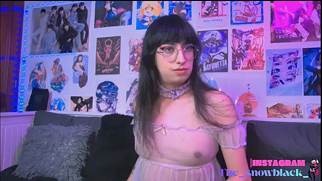 snowblack  online show from February 13, 2026, 5:31 pm