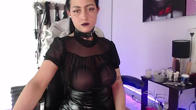 Snapshot of alison_slave chatting on November 6, 2025, 1:17 am alison slave online show from November 6, 2025, 1:17 am