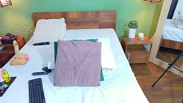 dannaahbrown online show from October 9, 2025, 6:50 pm