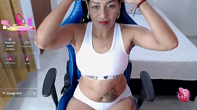 Dayanna 11 online show from May 6, 2026, 8:58 pm