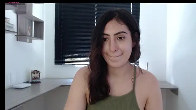 Snapshot of MIYESSI chatting on February 19, 2025, 4:33 pm MIYESSI online show from February 19, 2025, 4:33 pm