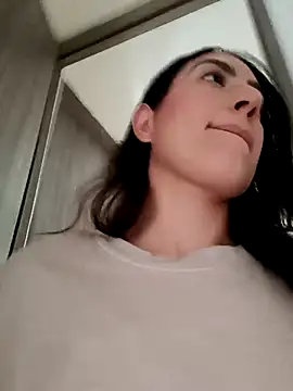 Snapshot of MIYESSI chatting on January 9, 2026, 5:48 pm MIYESSI online show from January 9, 2026, 5:48 pm