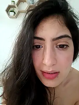 Snapshot of MIYESSI chatting on February 1, 2026, 3:43 pm MIYESSI online show from February 1, 2026, 3:43 pm