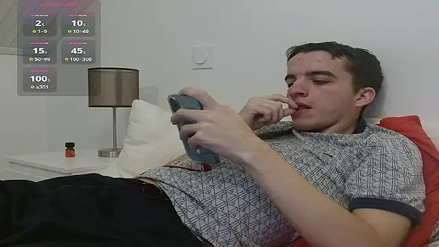 Tombgy07 online show from December 15, 2025, 5:17 pm