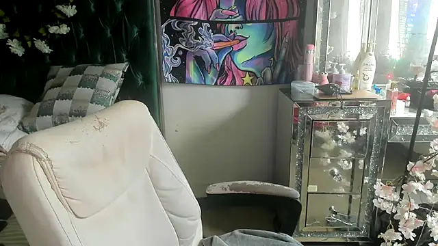 YasmineMinaj online show from May 15, 2026, 2:57 pm