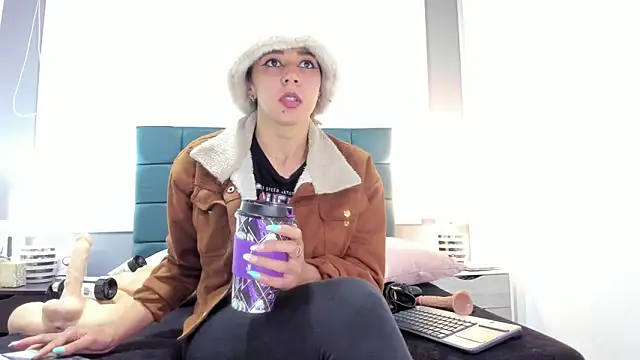 charlott lens online show from October 16, 2025, 6:31 pm