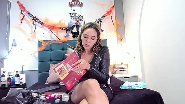 charlott lens online show from October 25, 2025, 9:28 am