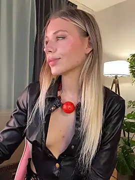 Snapshot of KittyKatyDream chatting on January 6, 2026, 5:38 pm KittyKatyDream online show from January 6, 2026, 5:38 pm