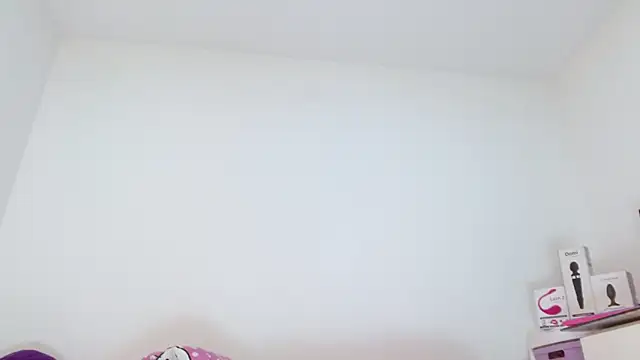 sashacreamy  online show from February 19, 2025, 9:14 pm