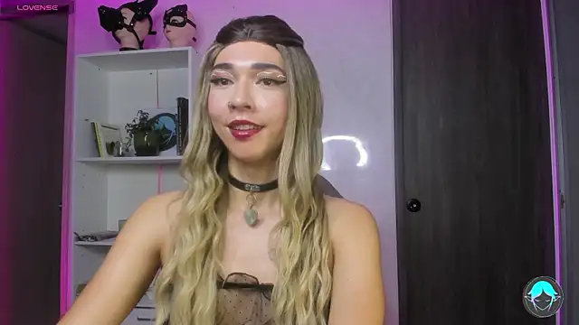 sofi elfqueen online show from February 14, 2025, 2:50 am