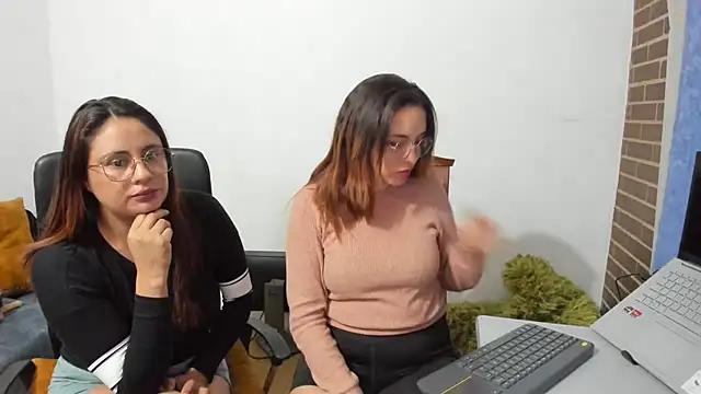 Snapshot of _girls_on_fire_ chatting on March 6, 2025, 2:30 am girls on fire online show from March 6, 2025, 2:30 am