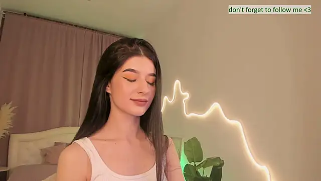 Snapshot of LauraCoy chatting on February 17, 2026, 8:48 pm LauraCoy online show from February 17, 2026, 8:48 pm