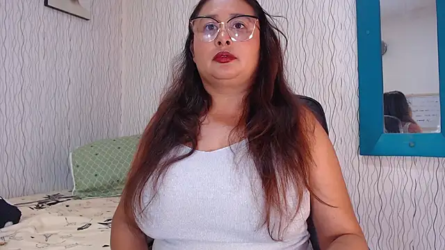Snapshot of NadiaWhite chatting on February 7, 2025, 6:13 pm NadiaWhite online show from February 7, 2025, 6:13 pm