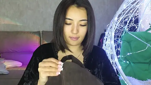 lily  foster online show from November 17, 2025, 11:16 am