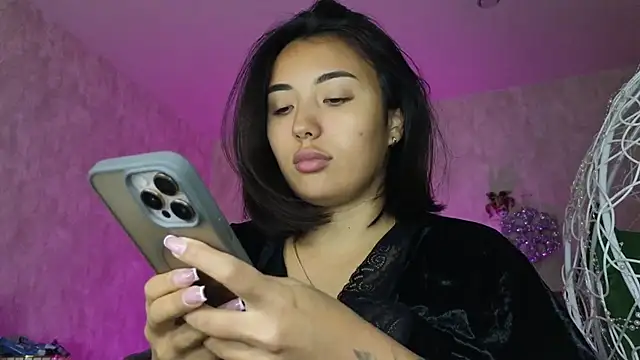 Snapshot of lily__foster chatting on December 18, 2025, 6:47 pm lily foster online show from December 18, 2025, 6:47 pm