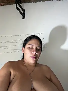 Snapshot of moncerrat_luna chatting on February 26, 2026, 1:43 pm moncerrat luna online show from February 26, 2026, 1:43 pm